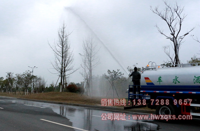 東風專底12噸灑水車綠化高炮圖片.jpg