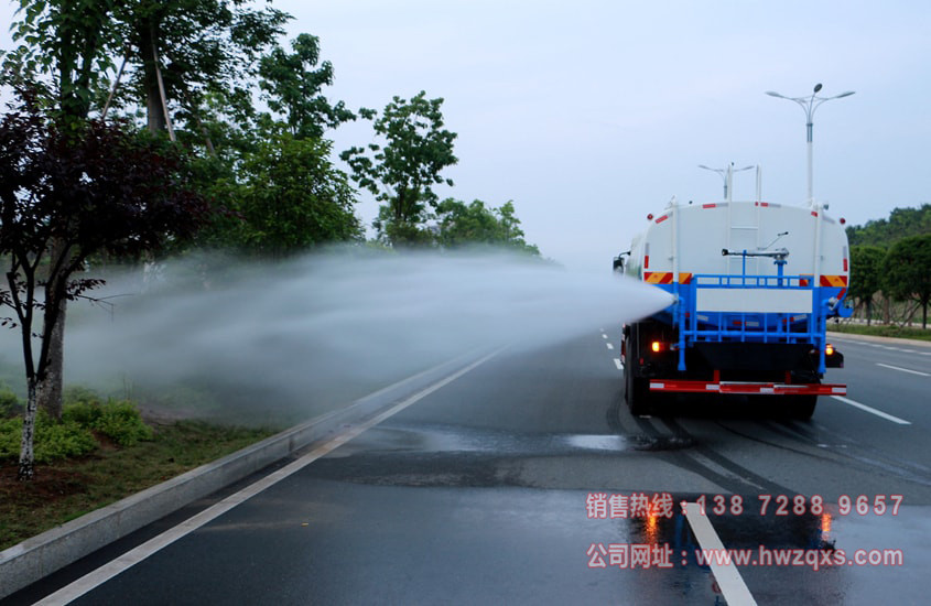 東風新款153 20噸灑水車側噴圖片.jpg