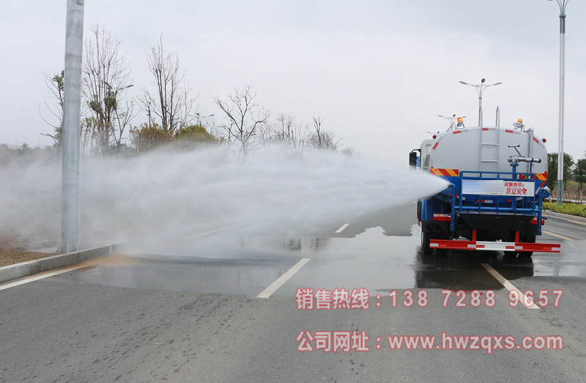 東風御虎11.5噸灑水車側噴圖片.jpg