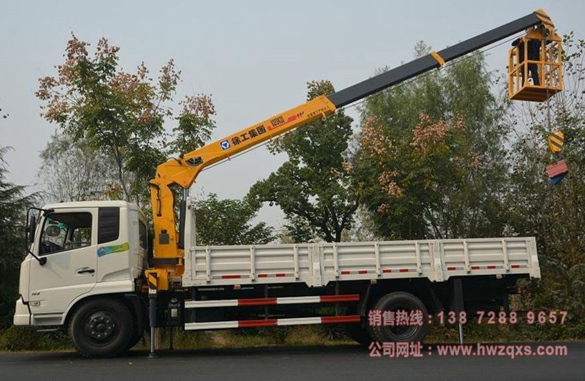 東風(fēng)天錦8噸隨車吊圖片二